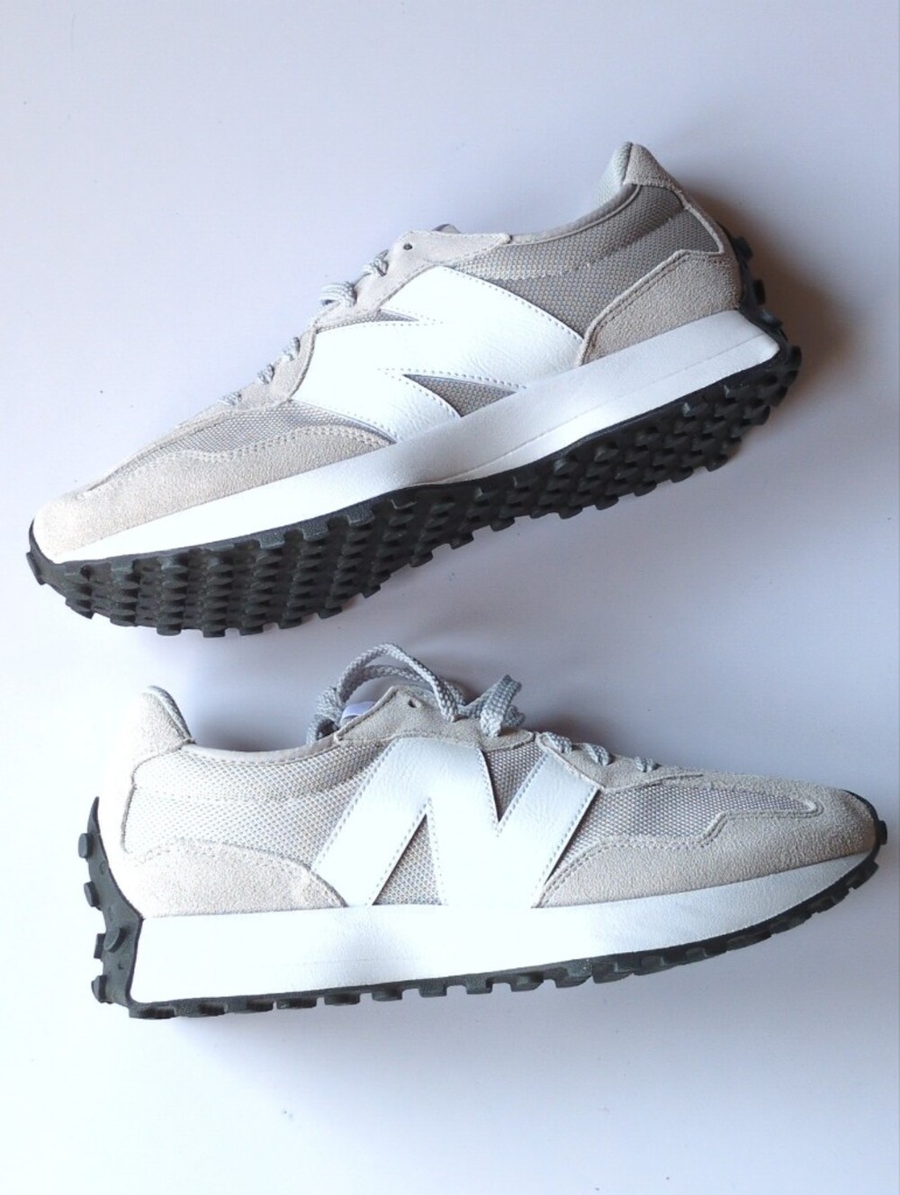 New Balance 327 Mens Size 9.5 Gray Suede Lace Up Lifestyle Sneakers Shoes NIB